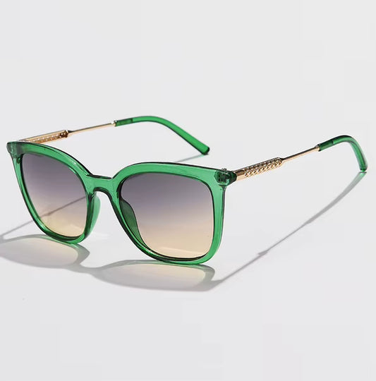 Sleek & Trendy Women's Sunglasses With UV400 Protection